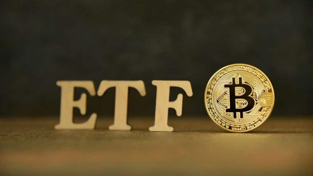 ۴. ETF بیتکوین بلک راک و پیشرفتهای آن